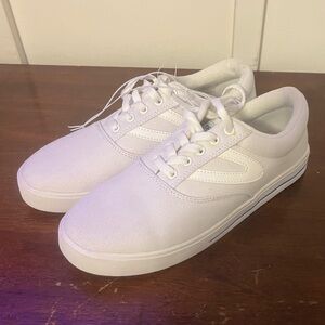 Tretorn Women's Chelsea white canvas sneakers with memory foam insoles size 7.5